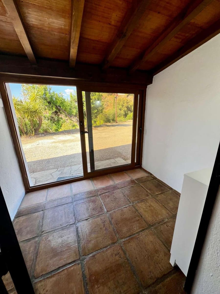3 bedroom Villa for sale in Vinuela with pool - € 475,000 (Ref: 10011832)
