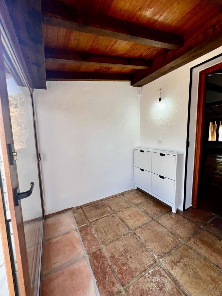 3 bedroom Villa for sale in Vinuela with pool - € 475,000 (Ref: 10011832)