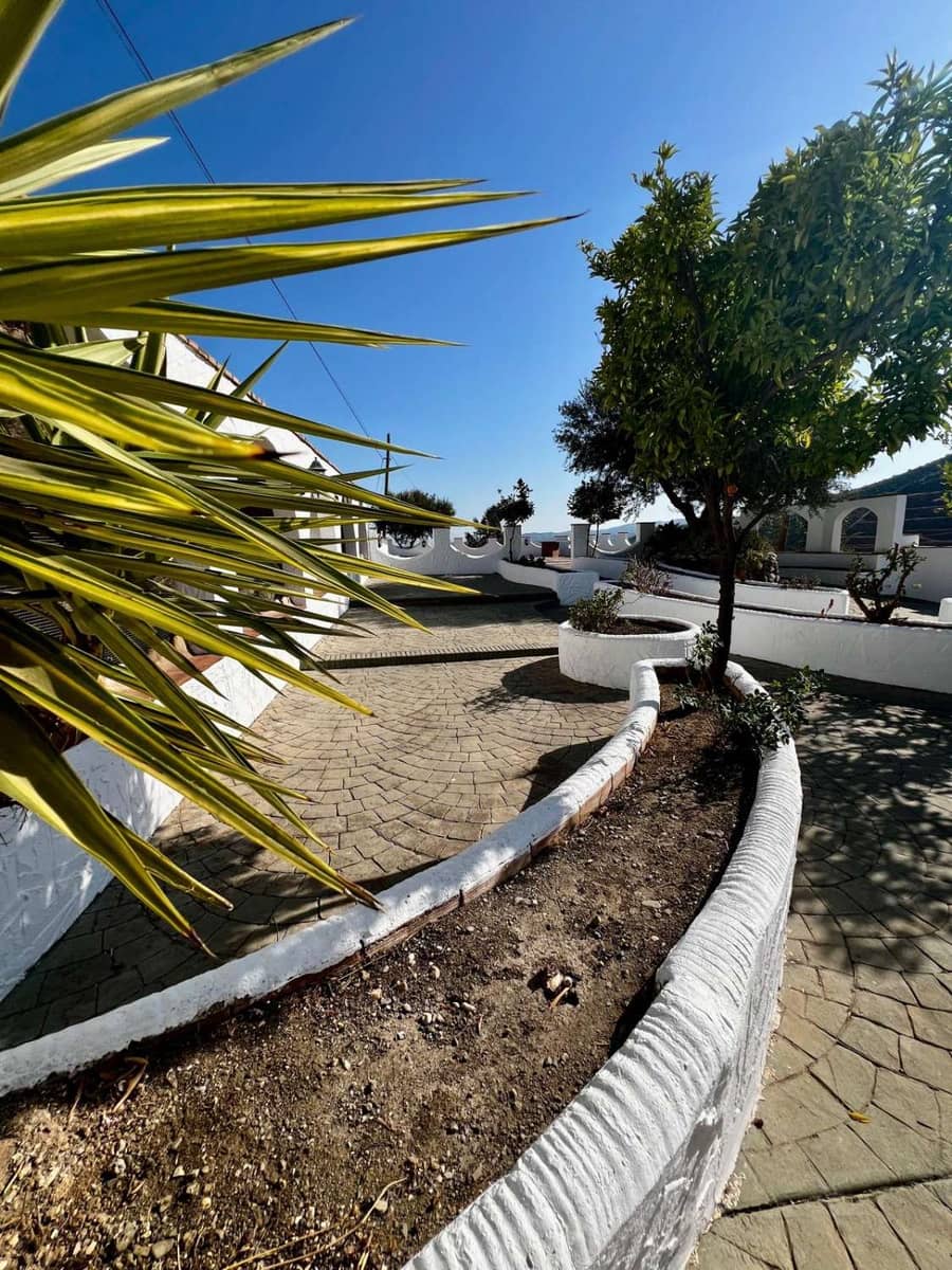 3 bedroom Villa for sale in Vinuela with pool - € 475,000 (Ref: 10011832)