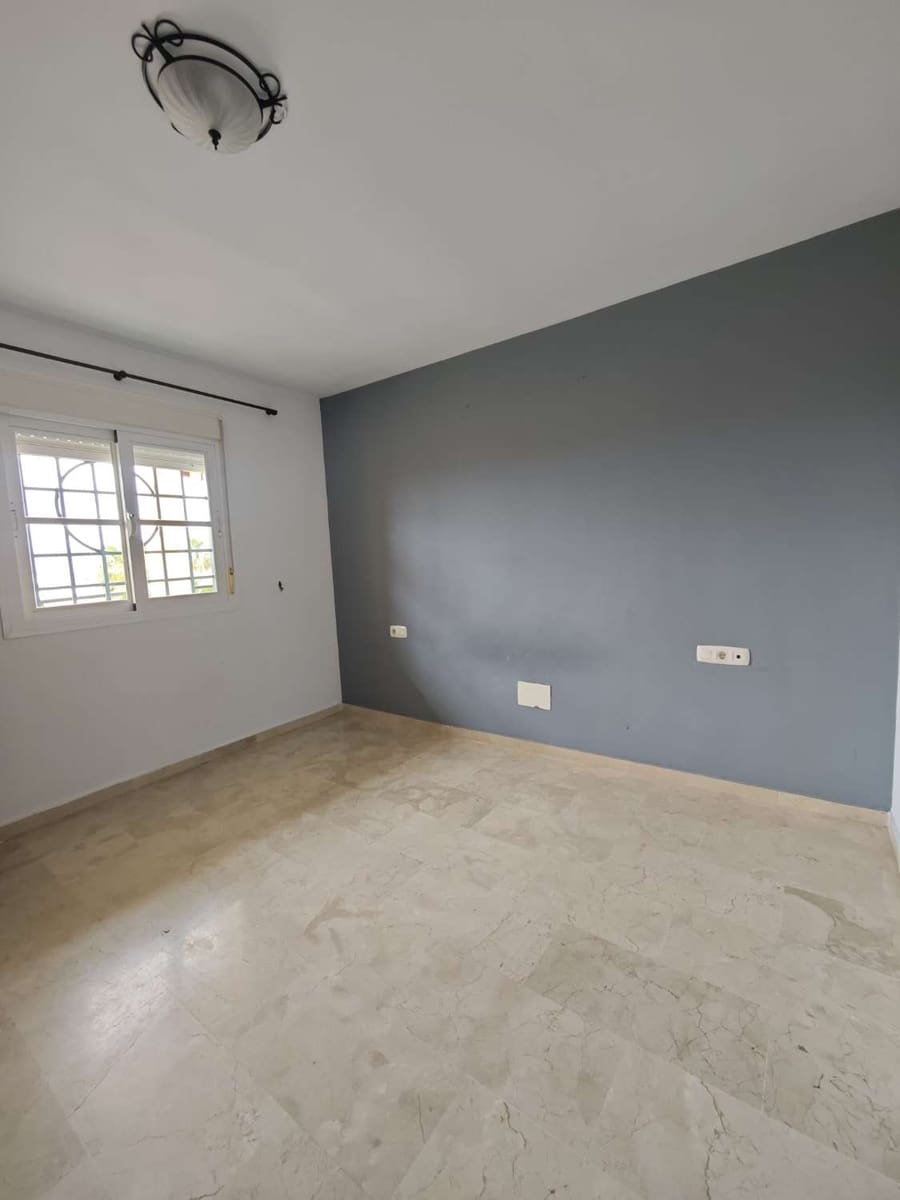 Piso de 4 habitaciones en Caleta de Vélez en venta con piscina garaje - 370.000 € (Ref: 10011833)