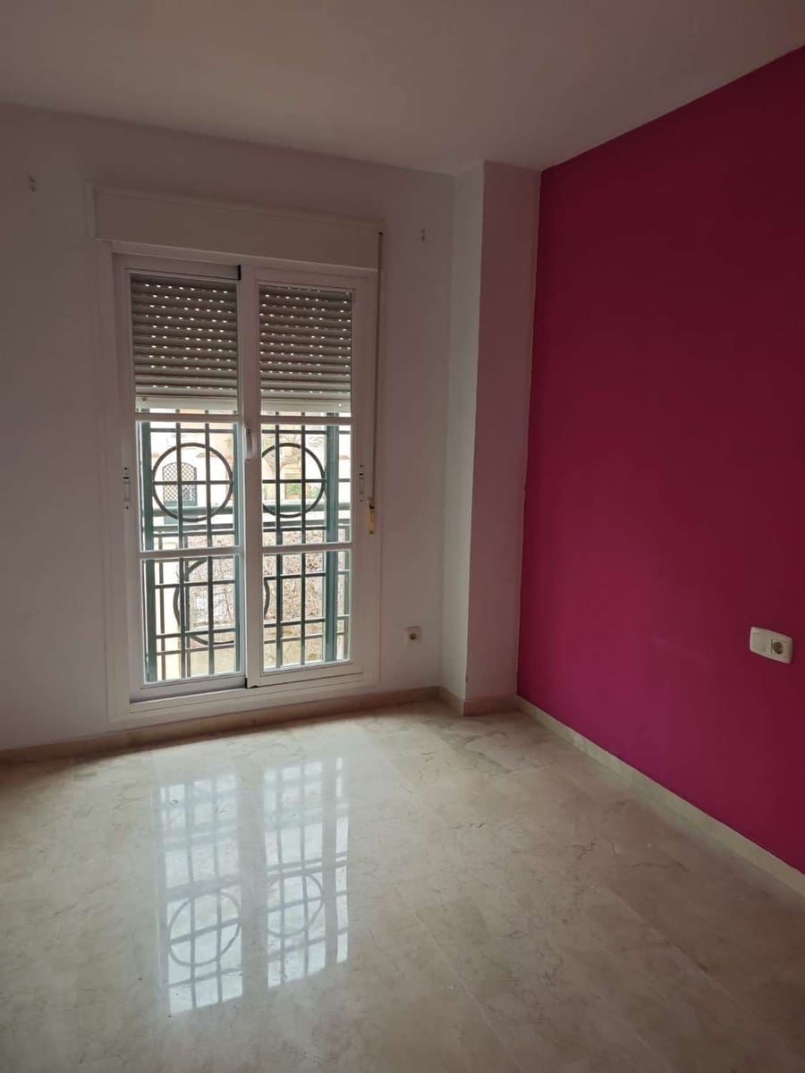 Piso de 4 habitaciones en Caleta de Vélez en venta con piscina garaje - 370.000 € (Ref: 10011833)
