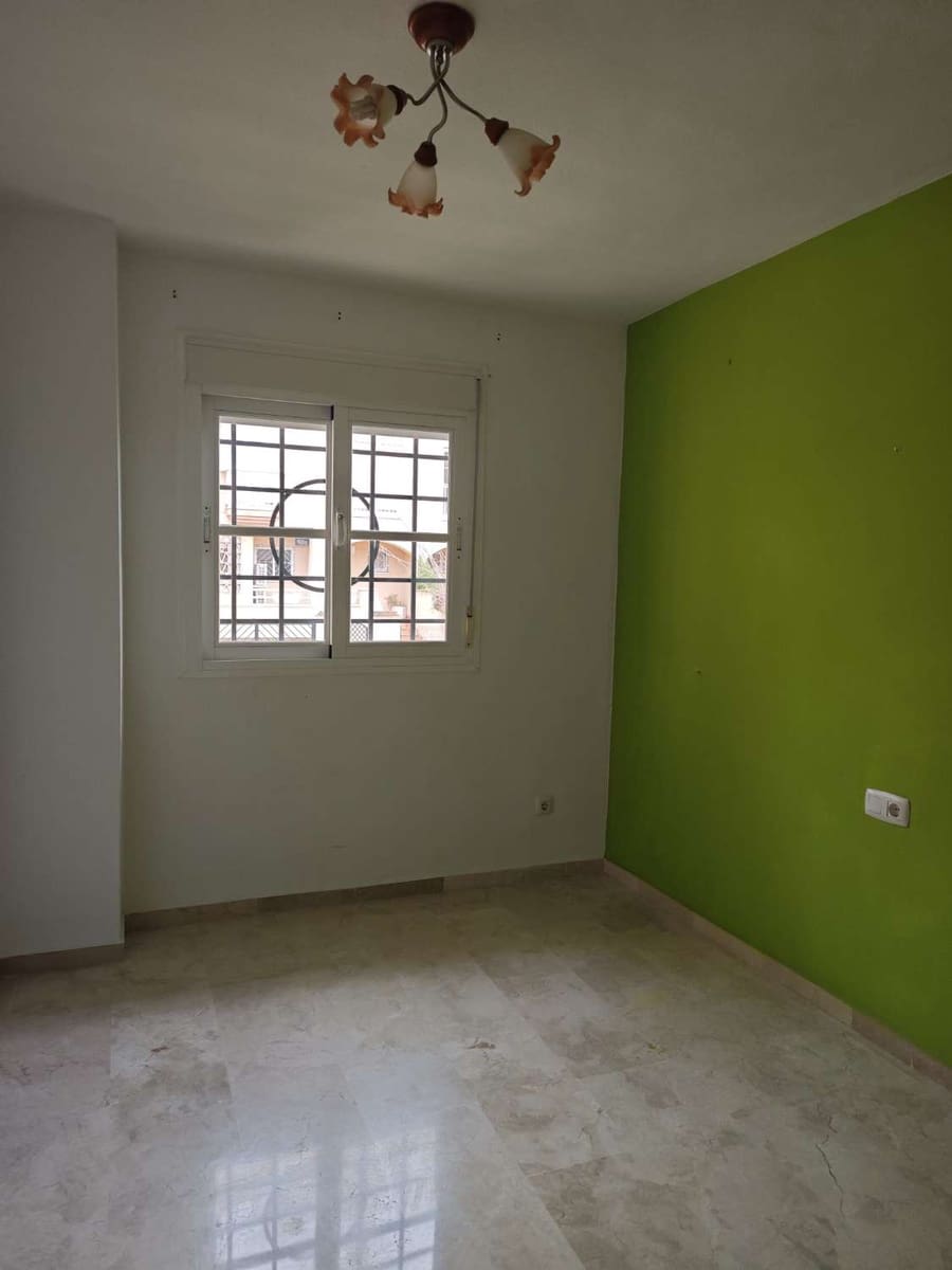 Piso de 4 habitaciones en Caleta de Vélez en venta con piscina garaje - 370.000 € (Ref: 10011833)