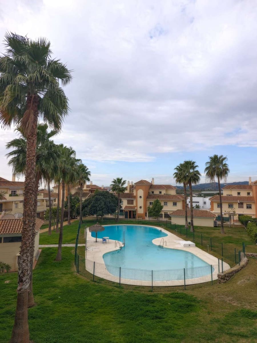 Piso de 4 habitaciones en Caleta de Vélez en venta con piscina garaje - 370.000 € (Ref: 10011833)