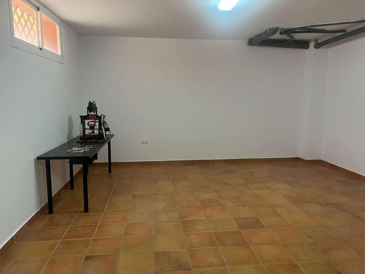 4 sypialnia Willa na sprzedaż w Torre del Mar z basenem garażem - 485 000 € (Ref: 10011834)