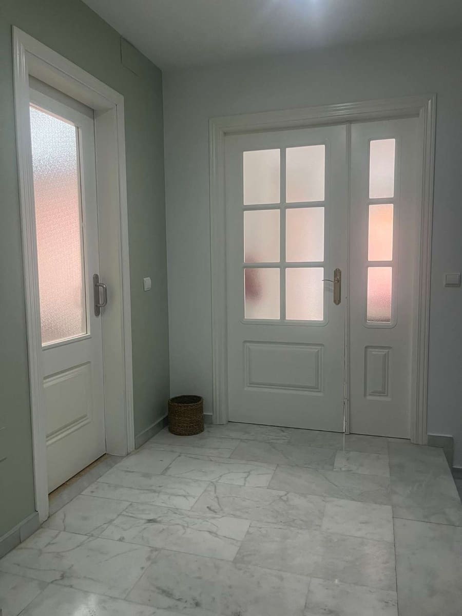 4 sypialnia Willa na sprzedaż w Torre del Mar z basenem garażem - 485 000 € (Ref: 10011834)