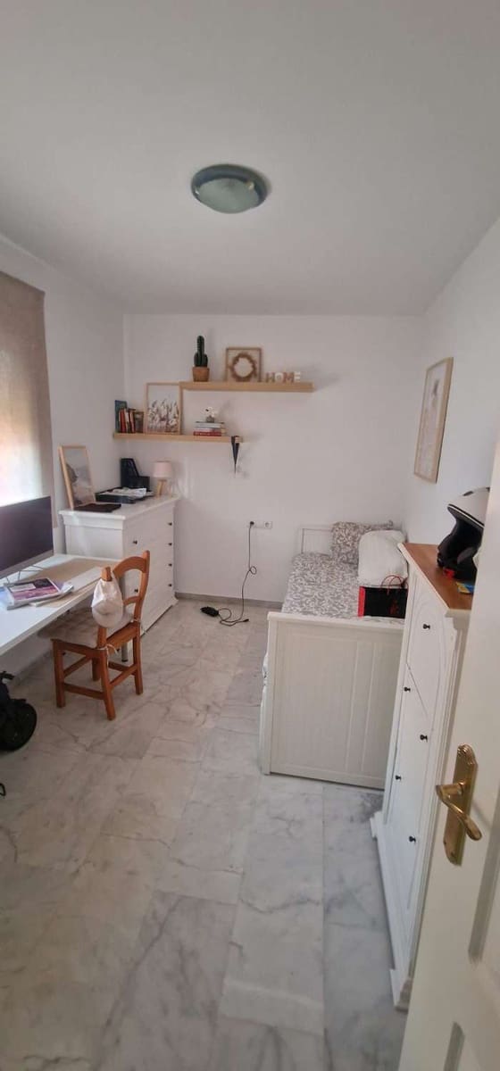4 sypialnia Willa na sprzedaż w Torre del Mar z basenem garażem - 485 000 € (Ref: 10011834)