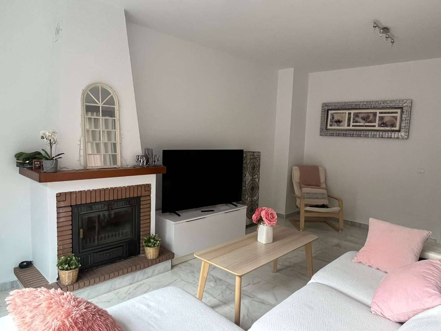 4 sypialnia Willa na sprzedaż w Torre del Mar z basenem garażem - 485 000 € (Ref: 10011834)
