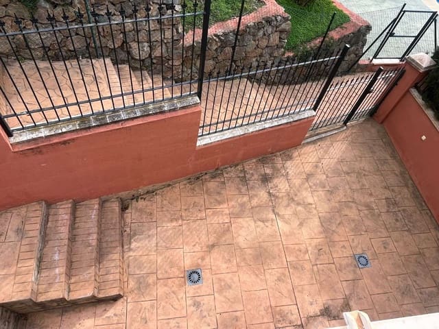 4 sypialnia Willa na sprzedaż w Torre del Mar, Vélez-Málaga z basenem garażem - 485 000 € (Ref: 10011834)