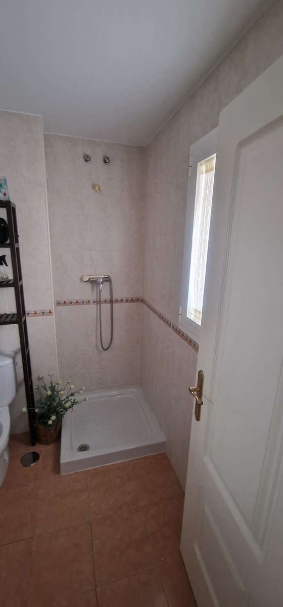 4 sypialnia Willa na sprzedaż w Torre del Mar z basenem garażem - 485 000 € (Ref: 10011834)