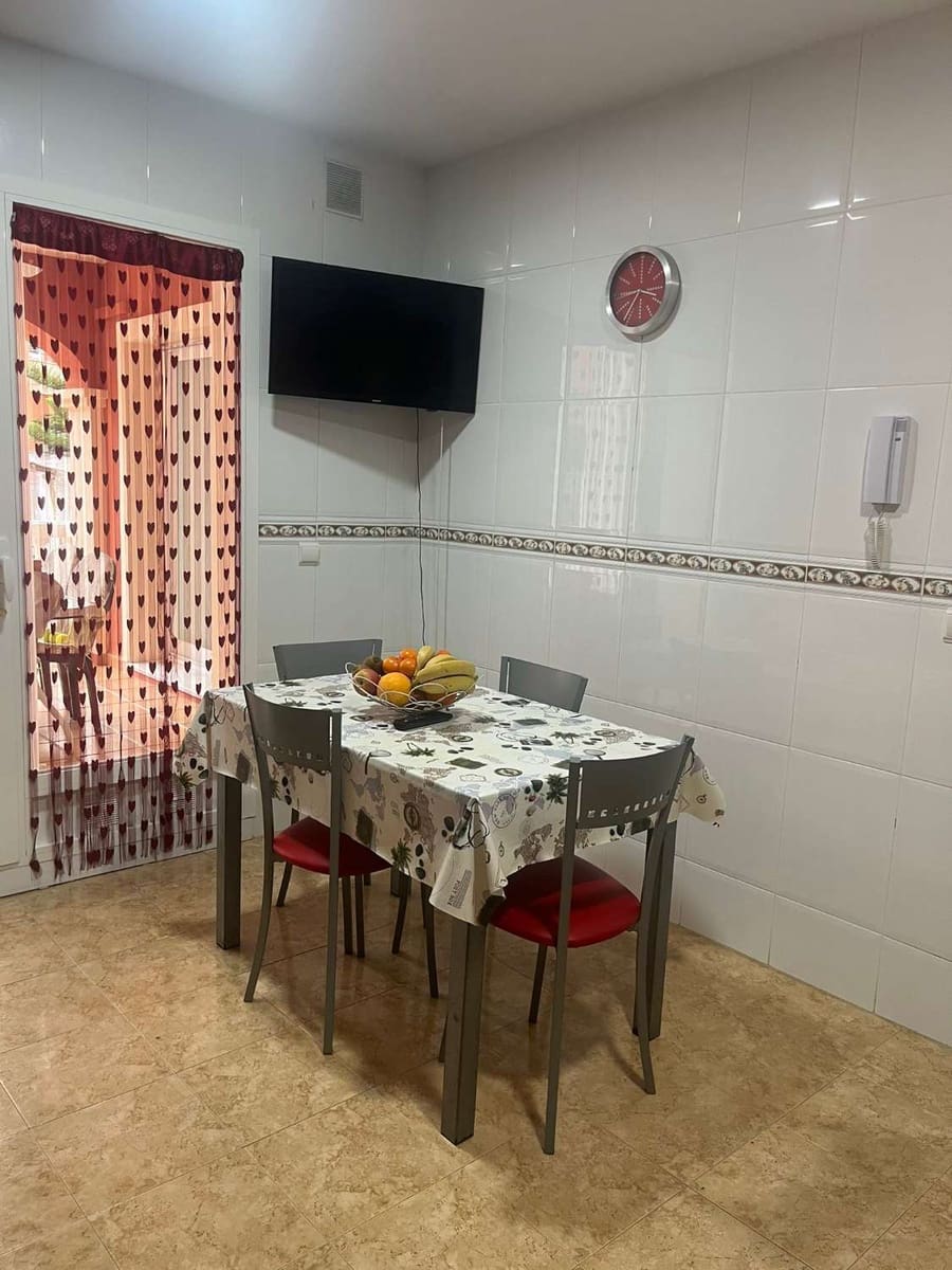 4 sypialnia Willa na sprzedaż w Torre del Mar z basenem garażem - 485 000 € (Ref: 10011834)