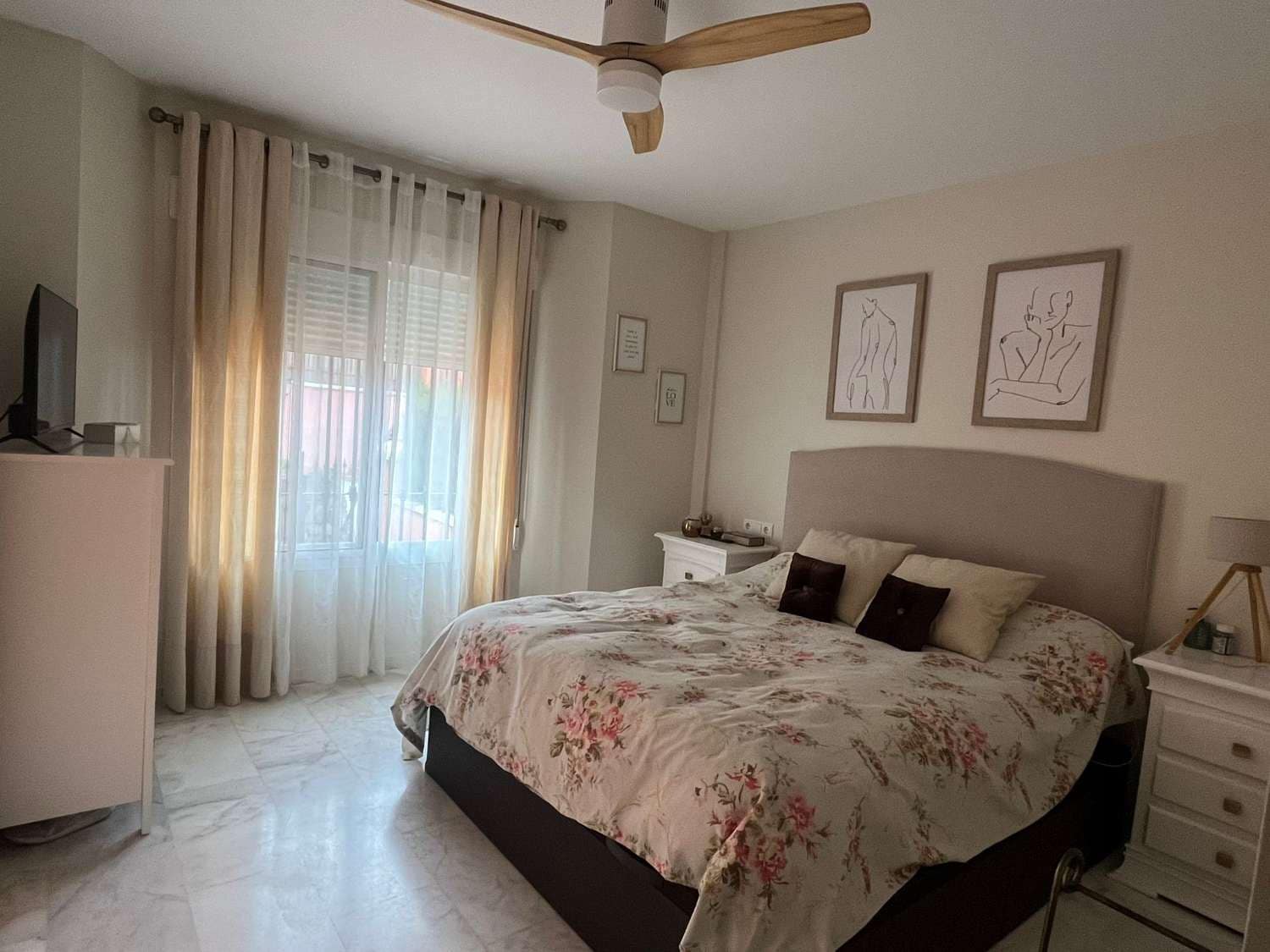 4 sypialnia Willa na sprzedaż w Torre del Mar z basenem garażem - 485 000 € (Ref: 10011834)