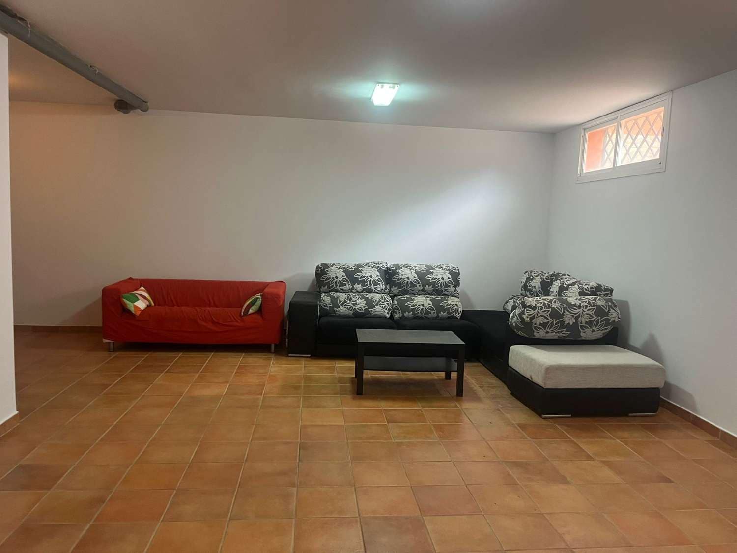 4 sypialnia Willa na sprzedaż w Torre del Mar z basenem garażem - 485 000 € (Ref: 10011834)