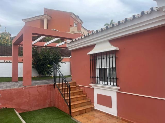 4 sypialnia Willa na sprzedaż w Torre del Mar, Vélez-Málaga z basenem garażem - 485 000 € (Ref: 10011834)