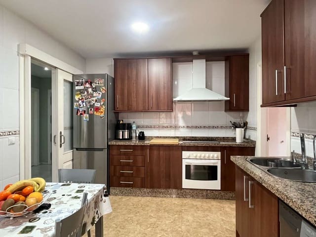 4 sypialnia Willa na sprzedaż w Torre del Mar, Vélez-Málaga z basenem garażem - 485 000 € (Ref: 10011834)