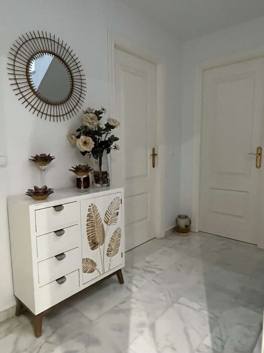 4 sypialnia Willa na sprzedaż w Torre del Mar z basenem garażem - 485 000 € (Ref: 10011834)