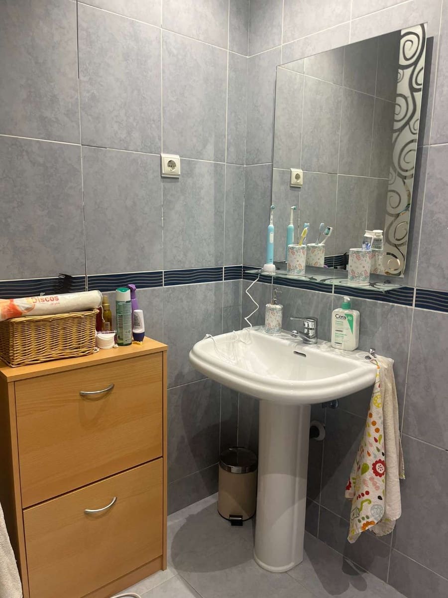 4 sypialnia Willa na sprzedaż w Torre del Mar z basenem garażem - 485 000 € (Ref: 10011834)