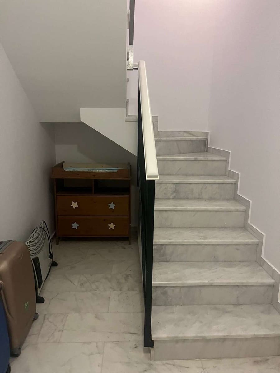 4 sypialnia Willa na sprzedaż w Torre del Mar z basenem garażem - 485 000 € (Ref: 10011834)
