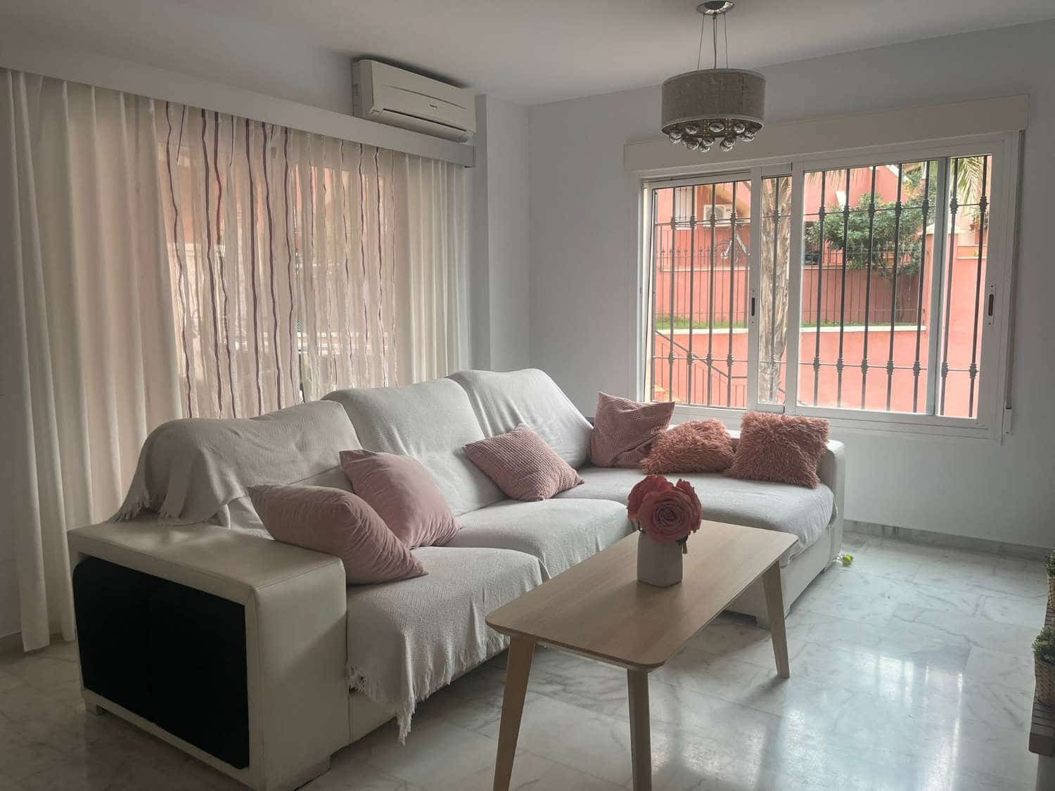 4 sypialnia Willa na sprzedaż w Torre del Mar z basenem garażem - 485 000 € (Ref: 10011834)