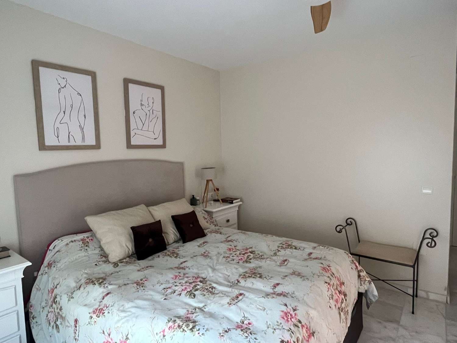 4 sypialnia Willa na sprzedaż w Torre del Mar z basenem garażem - 485 000 € (Ref: 10011834)