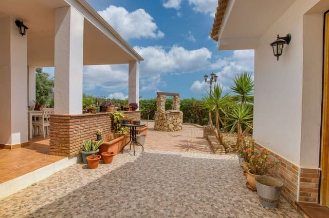 3 sypialnia Finka/Dom wiejski na sprzedaż w Periana z basenem garażem - 380 000 € (Ref: 10011836)