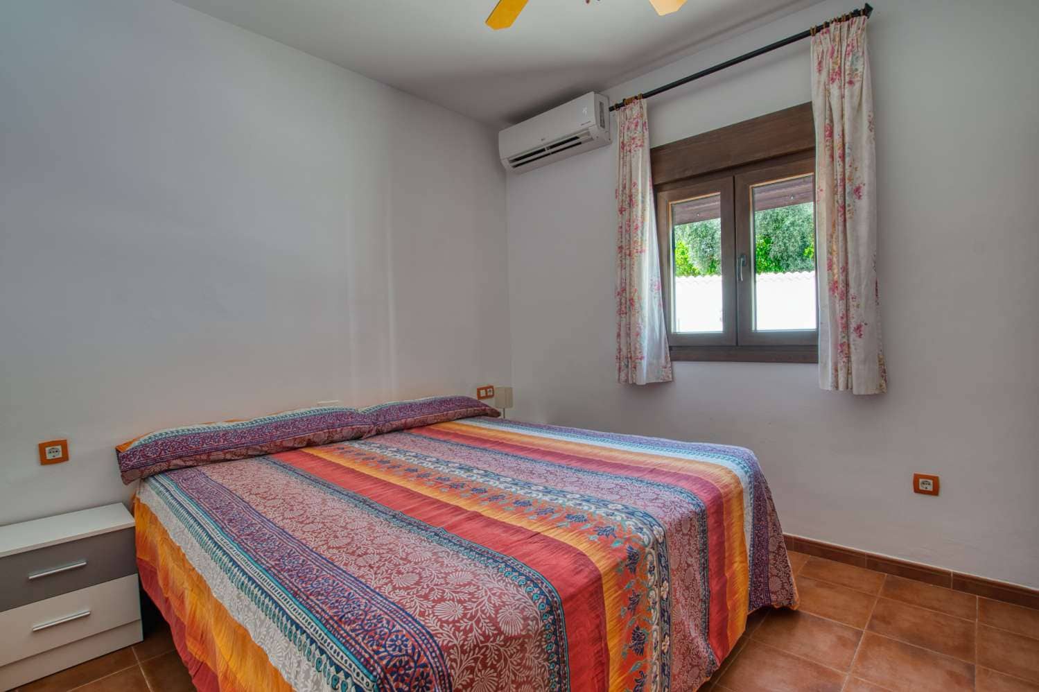 3 sypialnia Finka/Dom wiejski na sprzedaż w Periana z basenem garażem - 380 000 € (Ref: 10011836)
