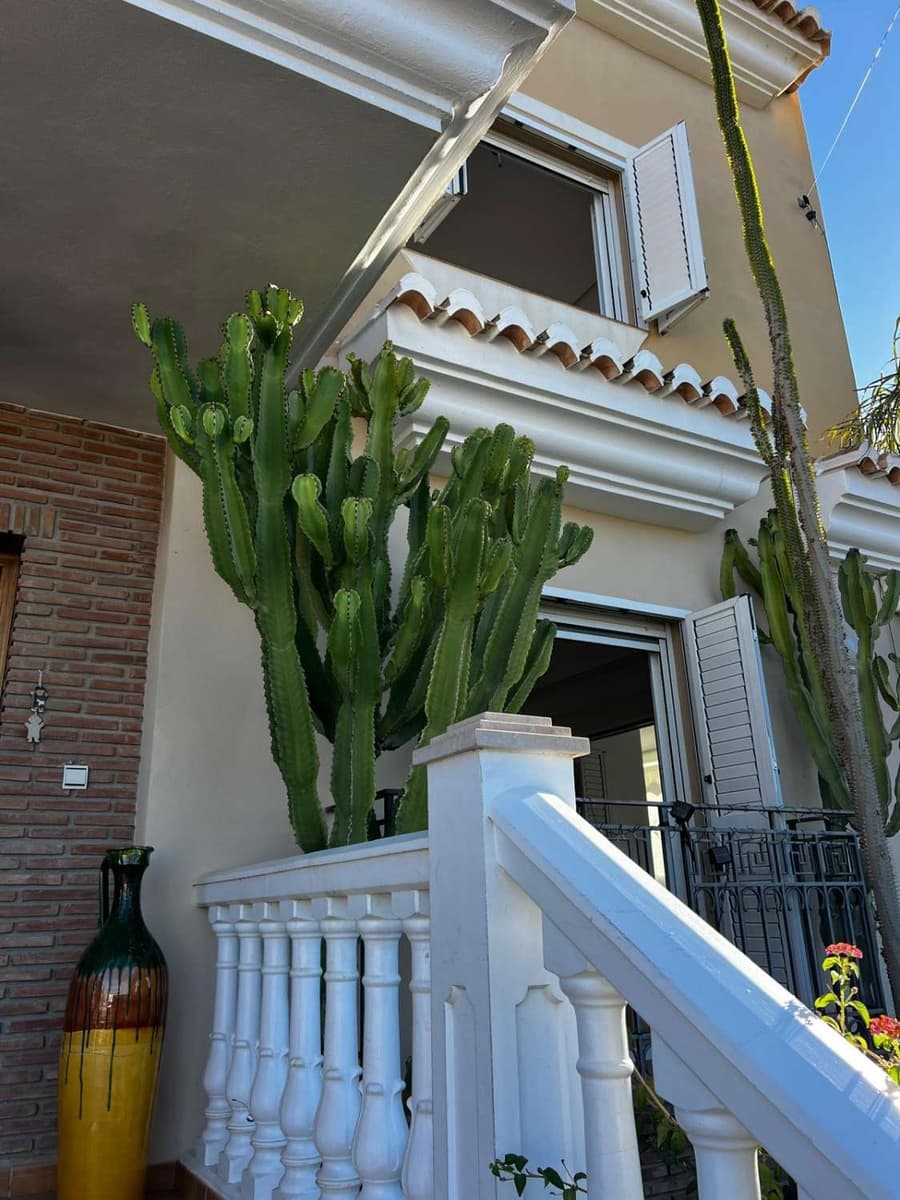 5 bedroom Villa for sale in Caleta de Velez with garage - € 850,000 (Ref: 10011838)