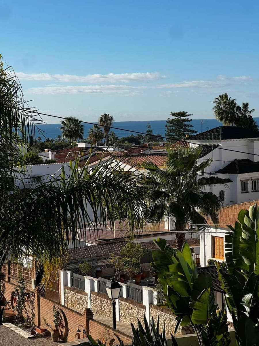 5 bedroom Villa for sale in Caleta de Velez with garage - € 850,000 (Ref: 10011838)