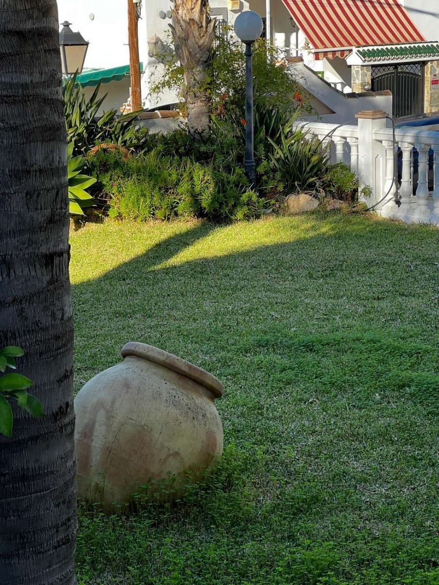 5 bedroom Villa for sale in Caleta de Velez with garage - € 850,000 (Ref: 10011838)