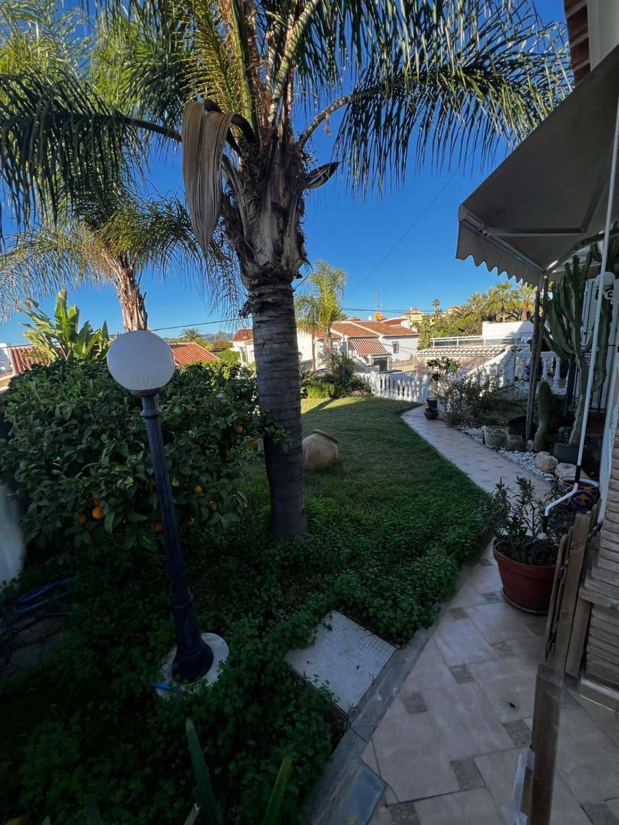 5 bedroom Villa for sale in Caleta de Velez with garage - € 850,000 (Ref: 10011838)