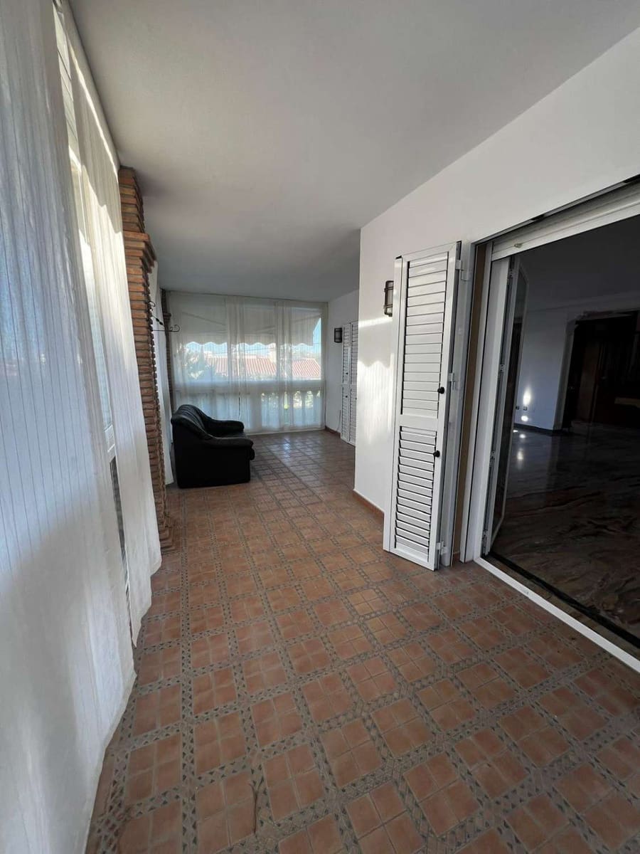 5 bedroom Villa for sale in Caleta de Velez with garage - € 850,000 (Ref: 10011838)