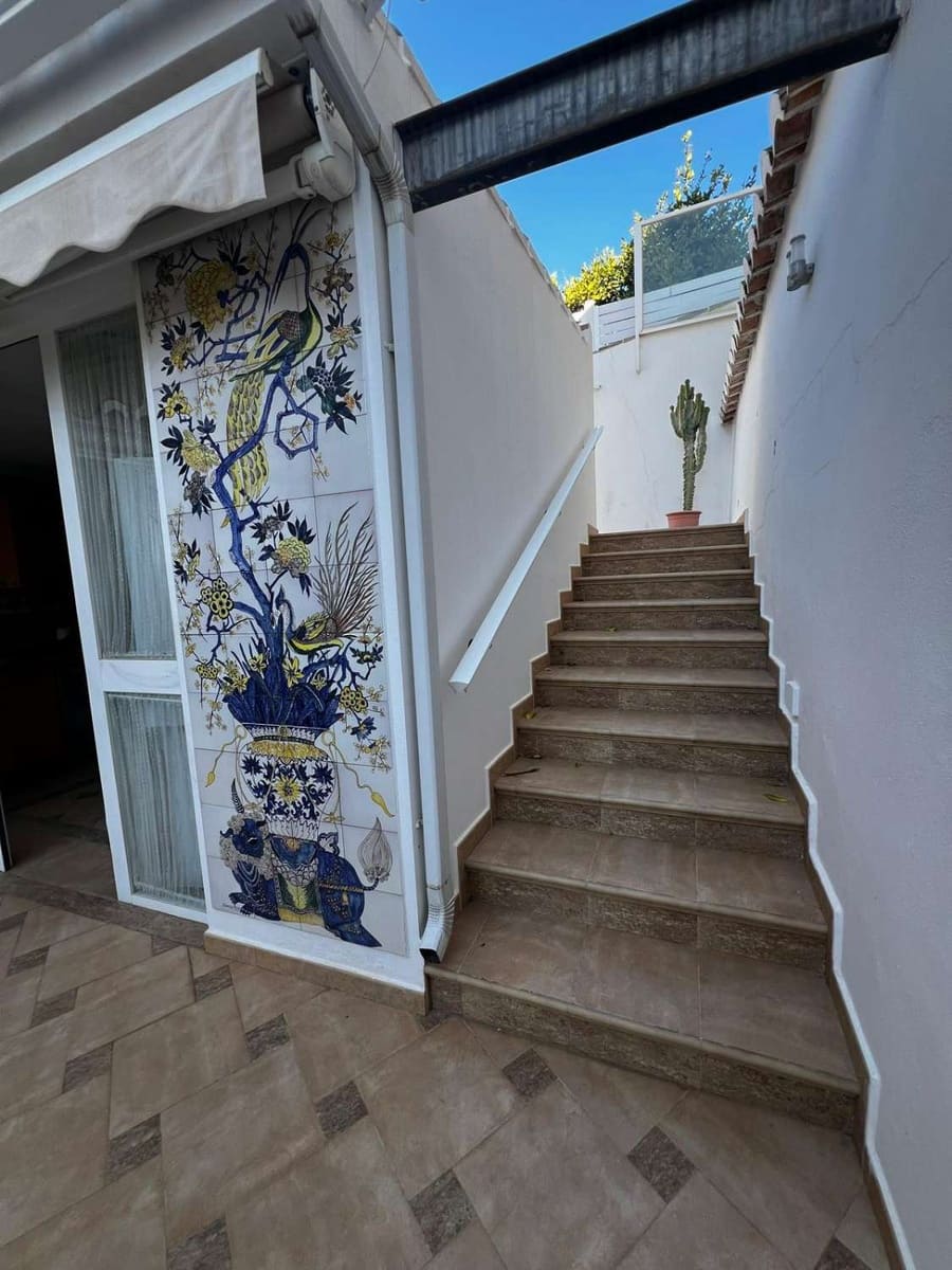5 bedroom Villa for sale in Caleta de Velez with garage - € 850,000 (Ref: 10011838)