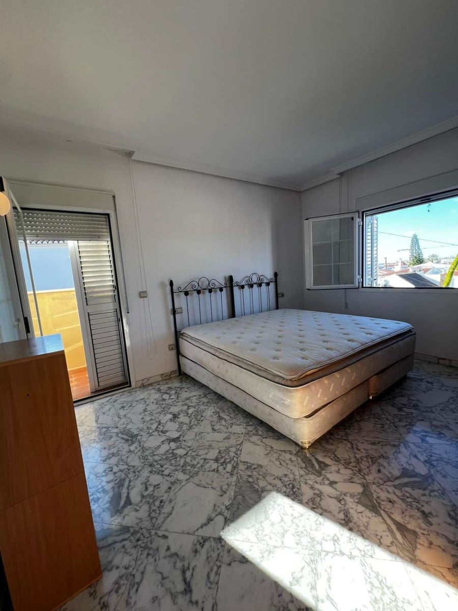5 bedroom Villa for sale in Caleta de Velez with garage - € 850,000 (Ref: 10011838)