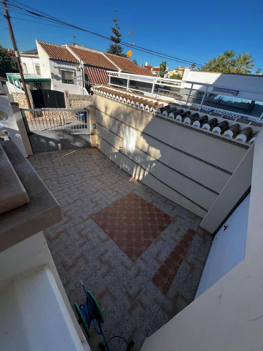 5 bedroom Villa for sale in Caleta de Velez with garage - € 850,000 (Ref: 10011838)