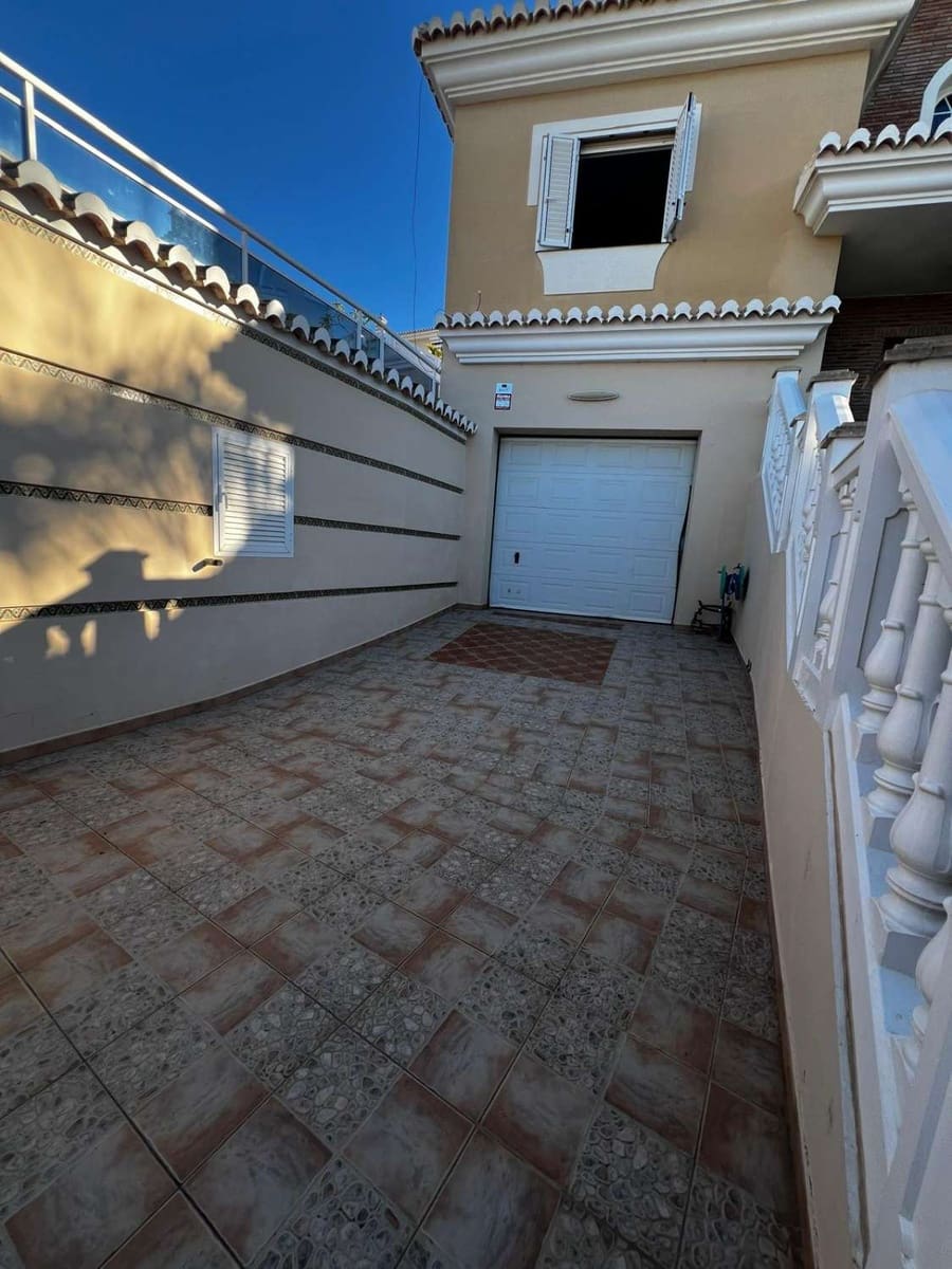 5 bedroom Villa for sale in Caleta de Velez with garage - € 850,000 (Ref: 10011838)