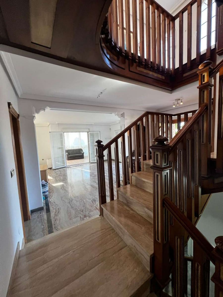 5 bedroom Villa for sale in Caleta de Velez with garage - € 850,000 (Ref: 10011838)