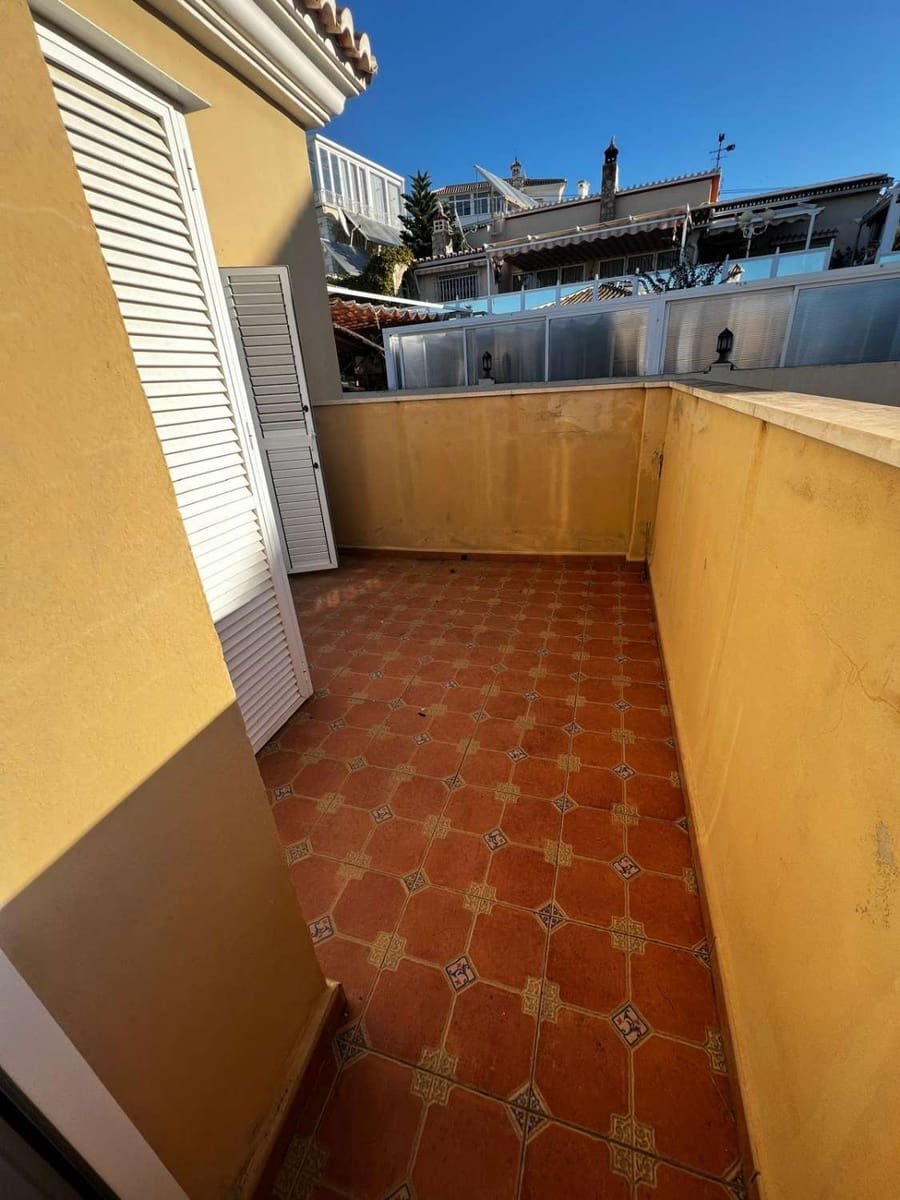 5 bedroom Villa for sale in Caleta de Velez with garage - € 850,000 (Ref: 10011838)