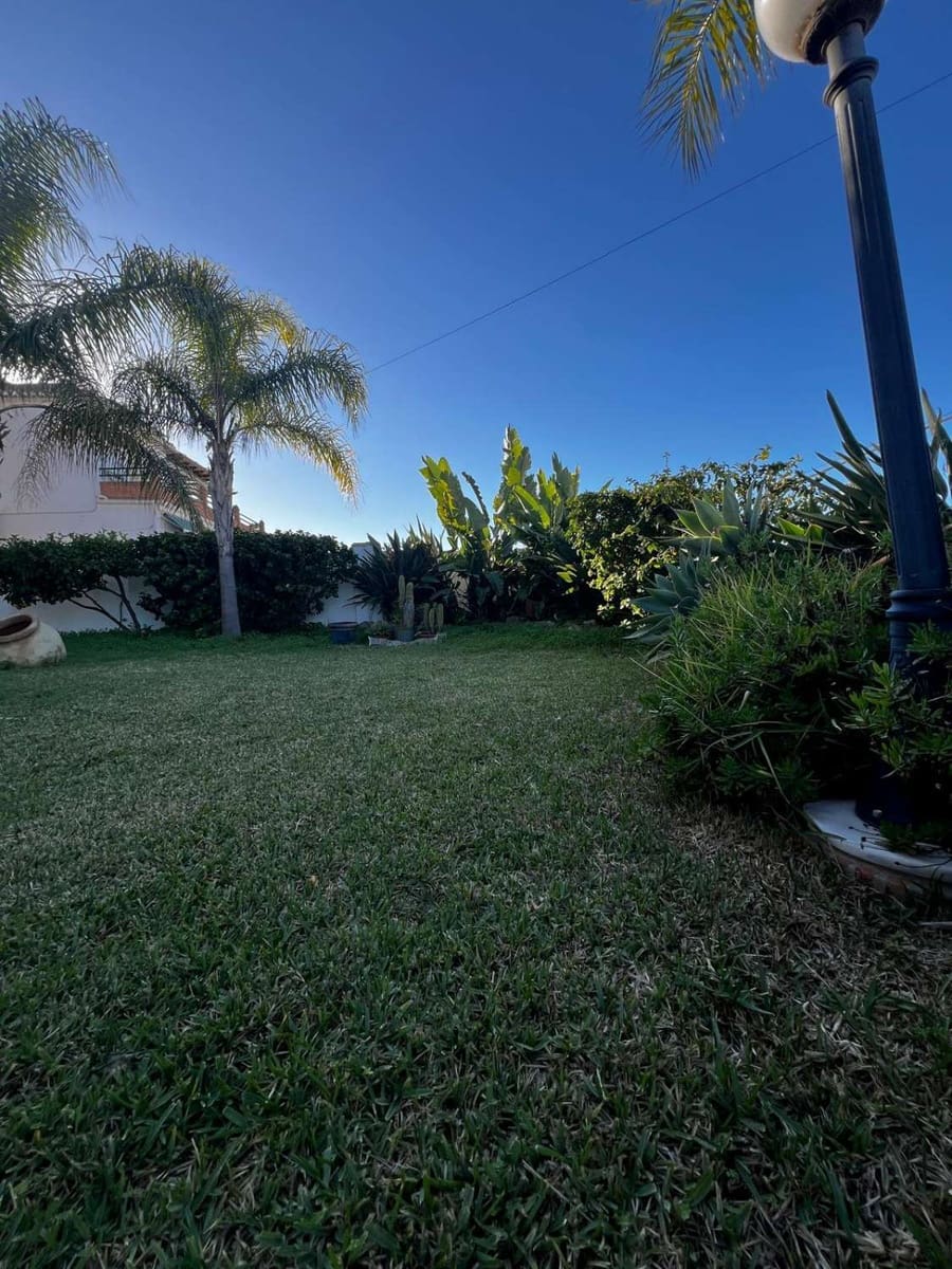 5 bedroom Villa for sale in Caleta de Velez with garage - € 850,000 (Ref: 10011838)