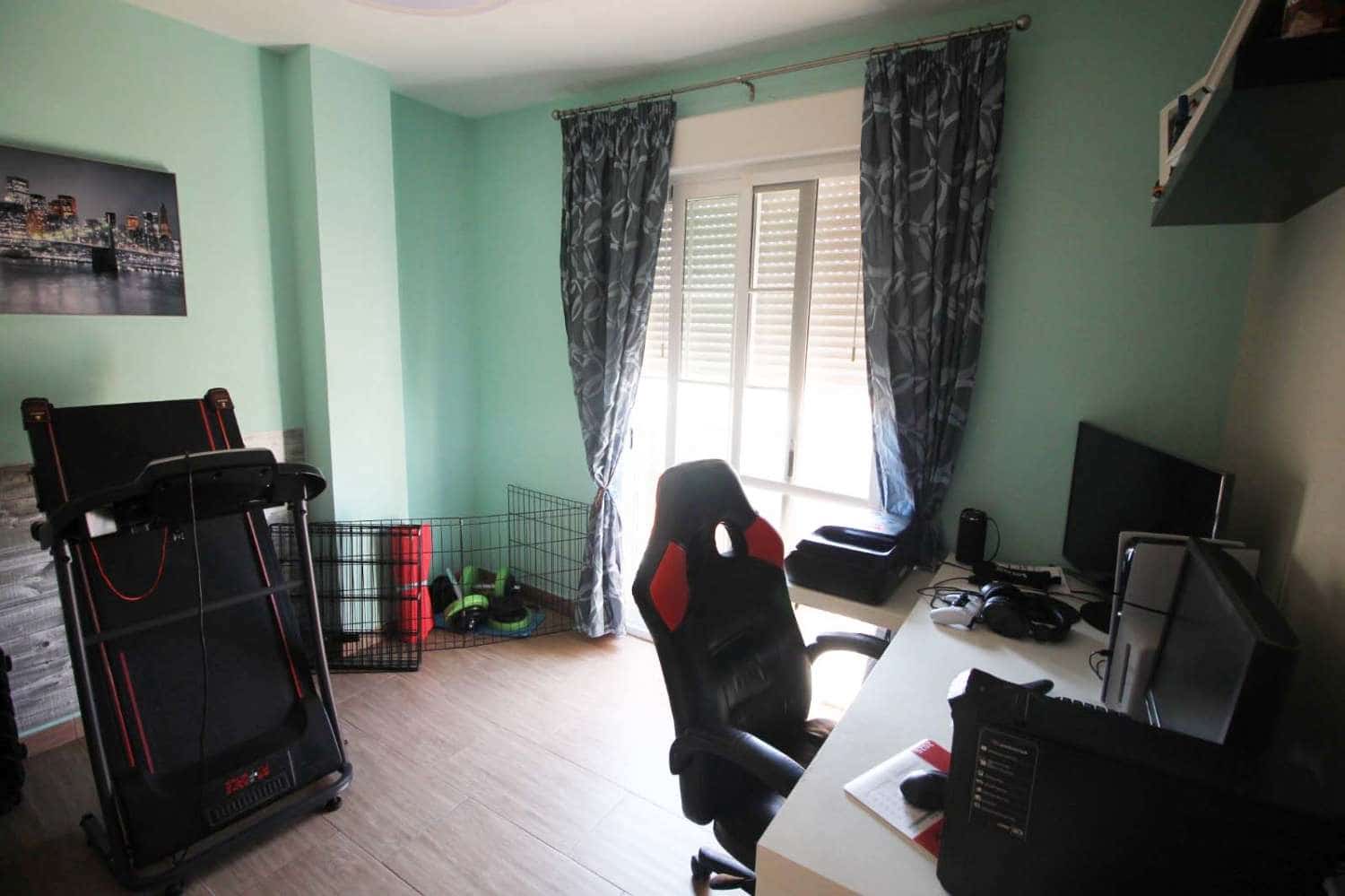 Piso de 3 habitaciones en Caleta de Vélez en venta - 289.000 € (Ref: 10011844)