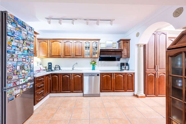 4 soverom Rekkehus til salgs i Torre del Mar, Vélez-Málaga med garasje - € 396 900 (Ref: 10012794)