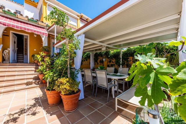 4 soverom Rekkehus til salgs i Torre del Mar, Vélez-Málaga med garasje - € 396 900 (Ref: 10012794)