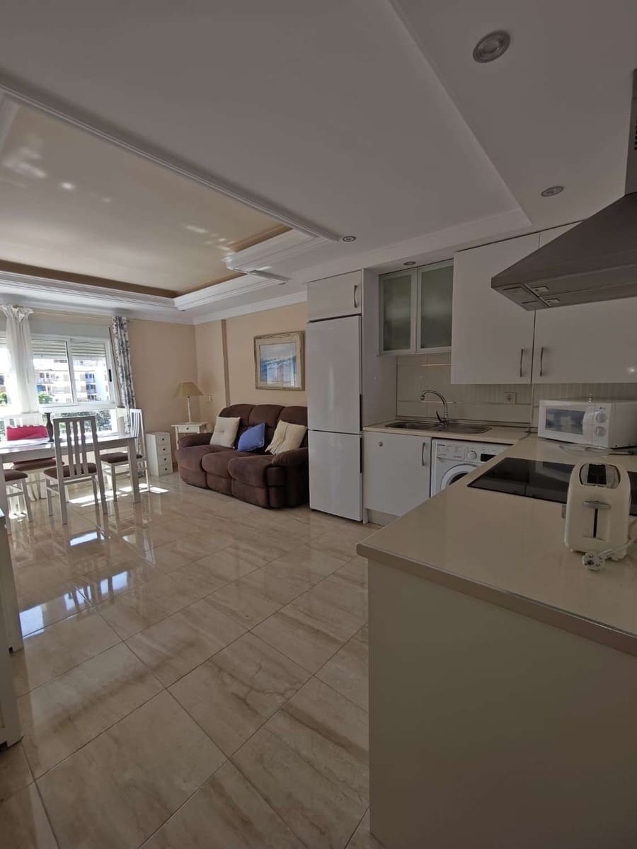Piso de 2 habitaciones en Torre del Mar en venta - 264.900 € (Ref: 10057943)