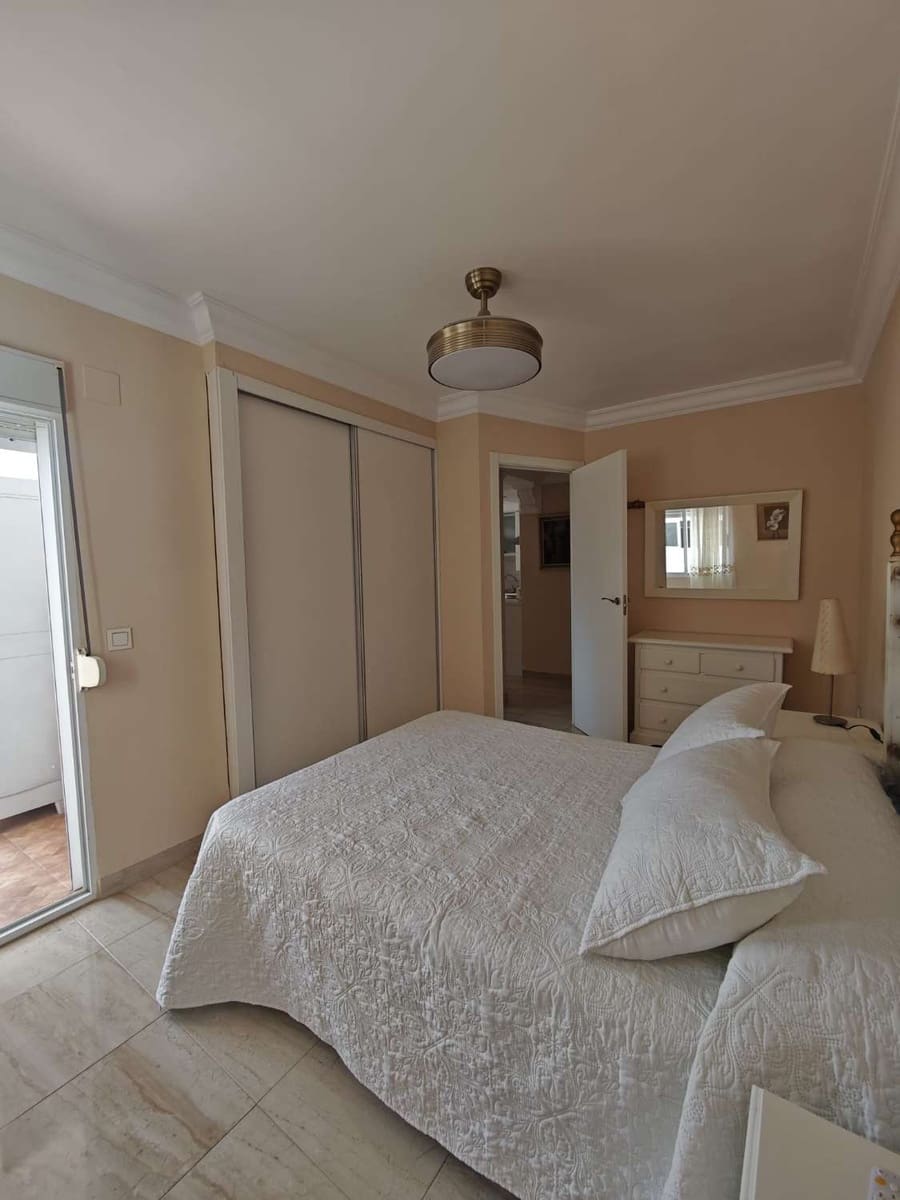 Piso de 2 habitaciones en Torre del Mar en venta - 264.900 € (Ref: 10057943)