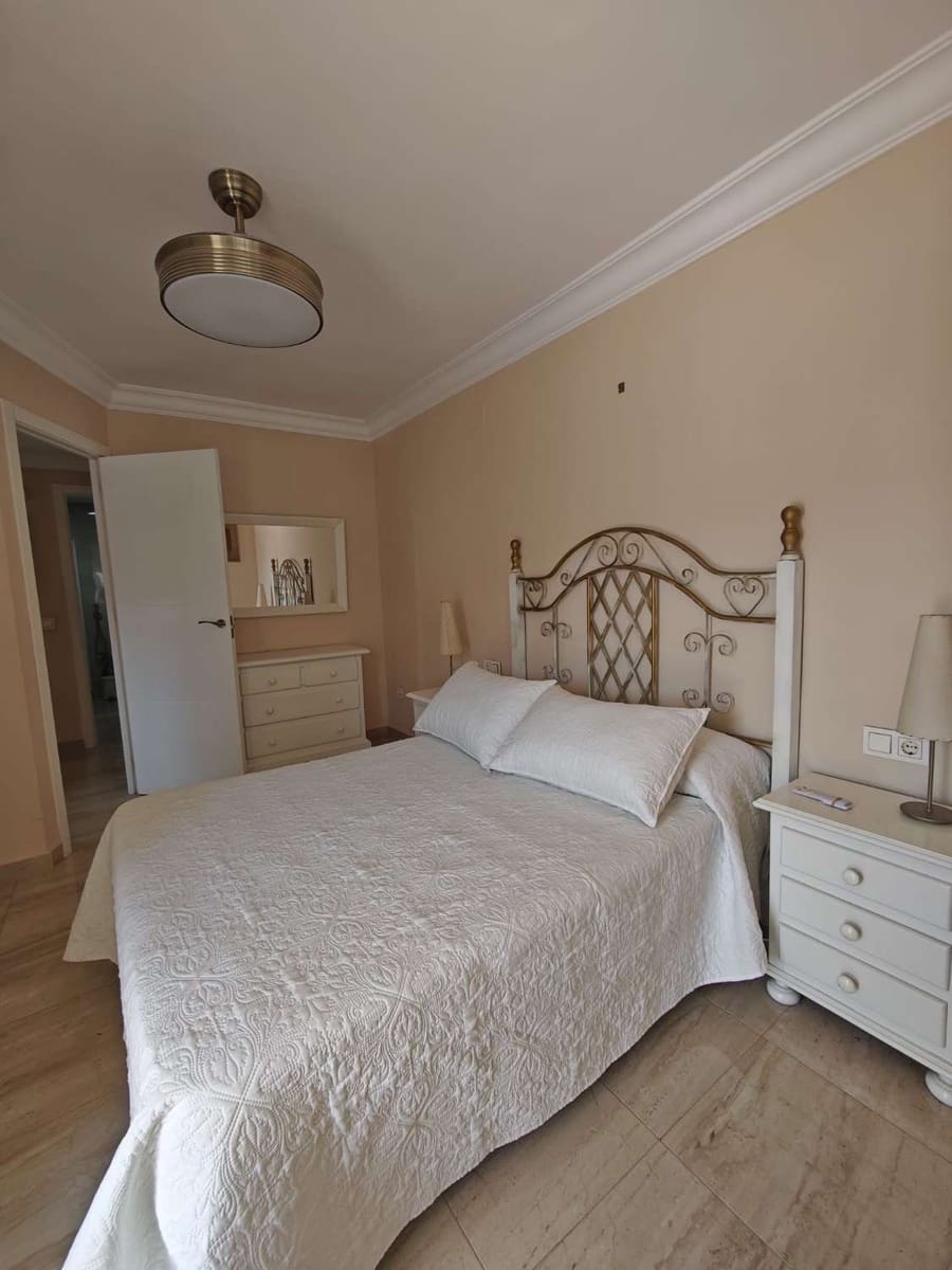 Piso de 2 habitaciones en Torre del Mar en venta - 264.900 € (Ref: 10057943)