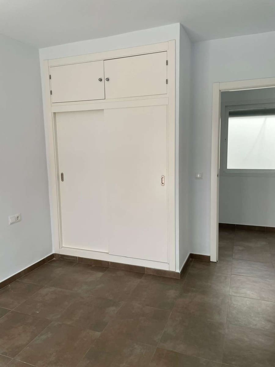 5 makuuhuone Asunto myytävänä paikassa Huelva kaupunki - 43 000 € (Ref: 10094152)