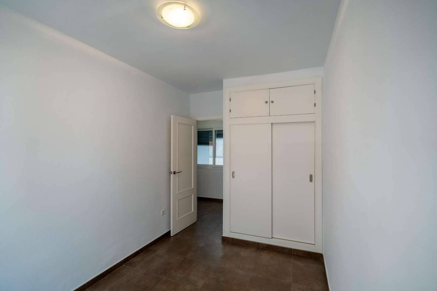 5 makuuhuone Asunto myytävänä paikassa Huelva kaupunki - 43 000 € (Ref: 10094152)