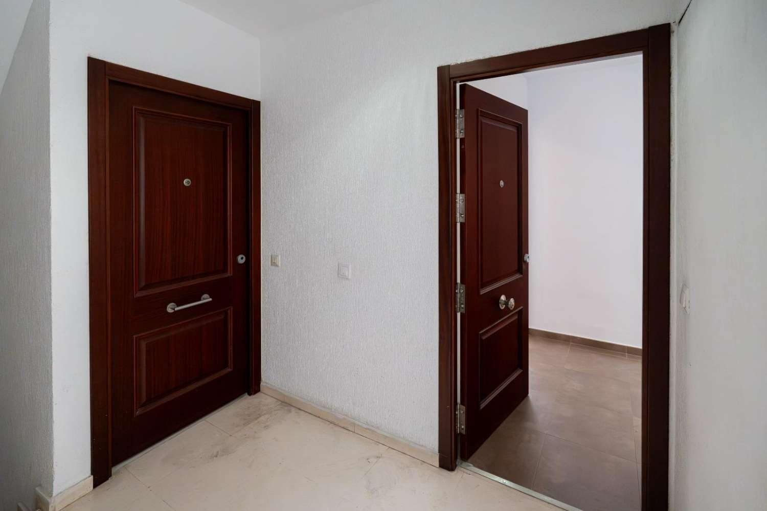 5 makuuhuone Asunto myytävänä paikassa Huelva kaupunki - 43 000 € (Ref: 10094152)