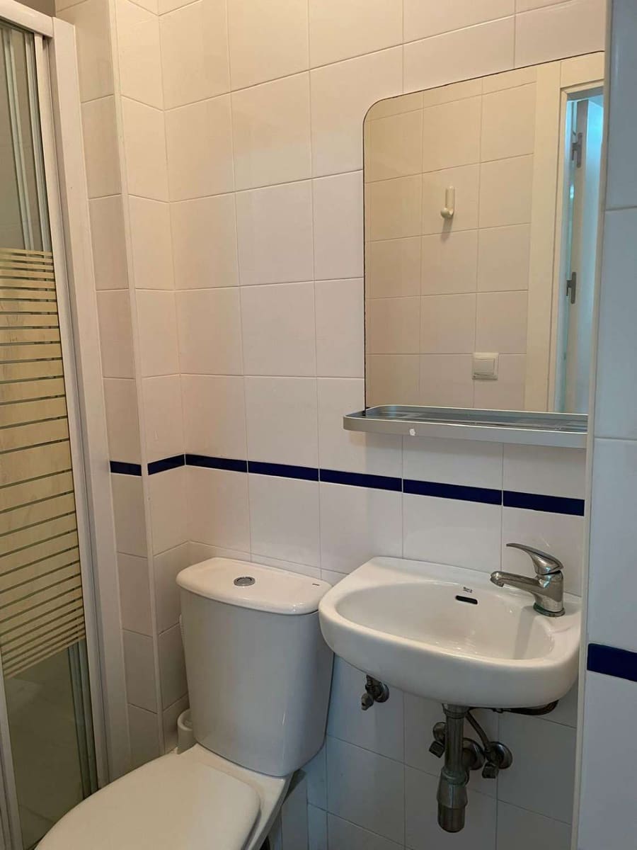 5 makuuhuone Asunto myytävänä paikassa Huelva kaupunki - 43 000 € (Ref: 10094152)