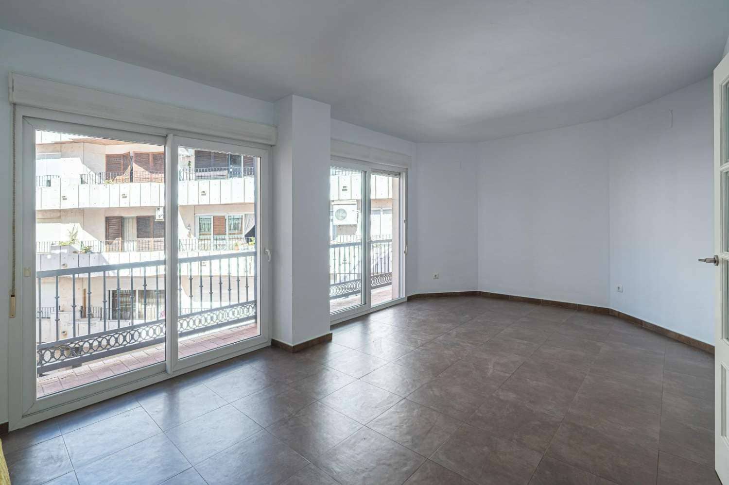 5 makuuhuone Asunto myytävänä paikassa Huelva kaupunki - 43 000 € (Ref: 10094152)