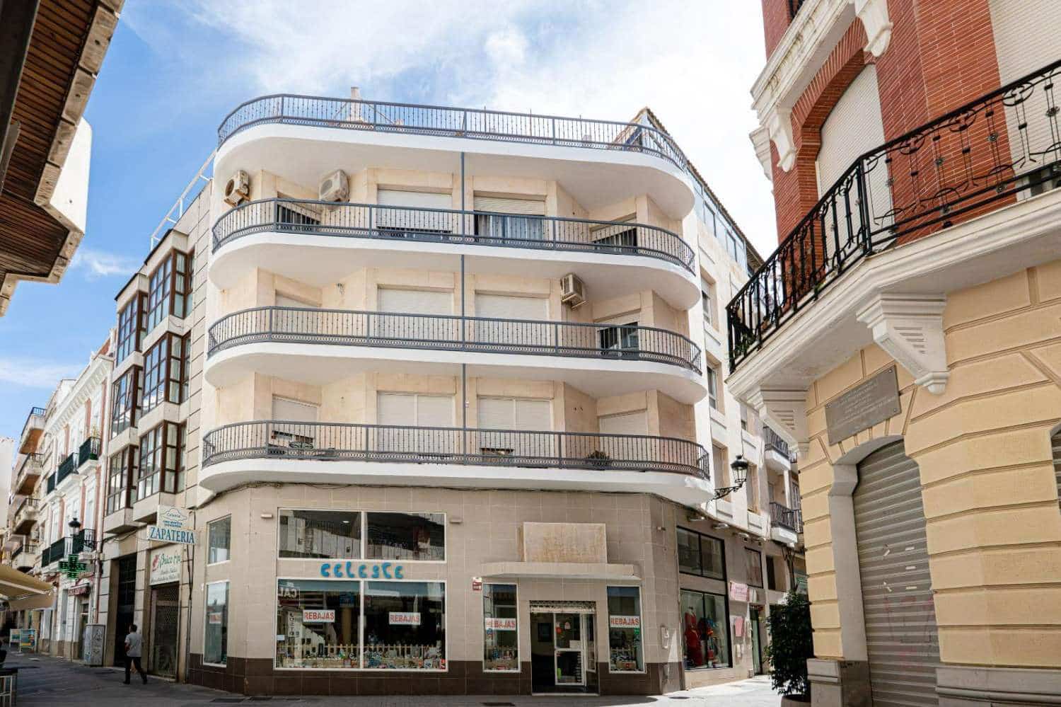 5 makuuhuone Asunto myytävänä paikassa Huelva kaupunki - 43 000 € (Ref: 10094152)