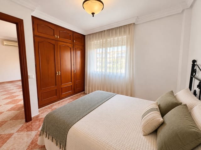 1 bedroom Beach Apartment for sale in Torre del Mar, Vélez-Málaga with pool - € 229,900 (Ref: 10154555)